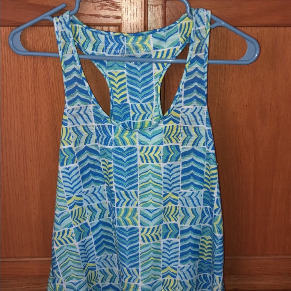 Vineyard vines performance tank size m